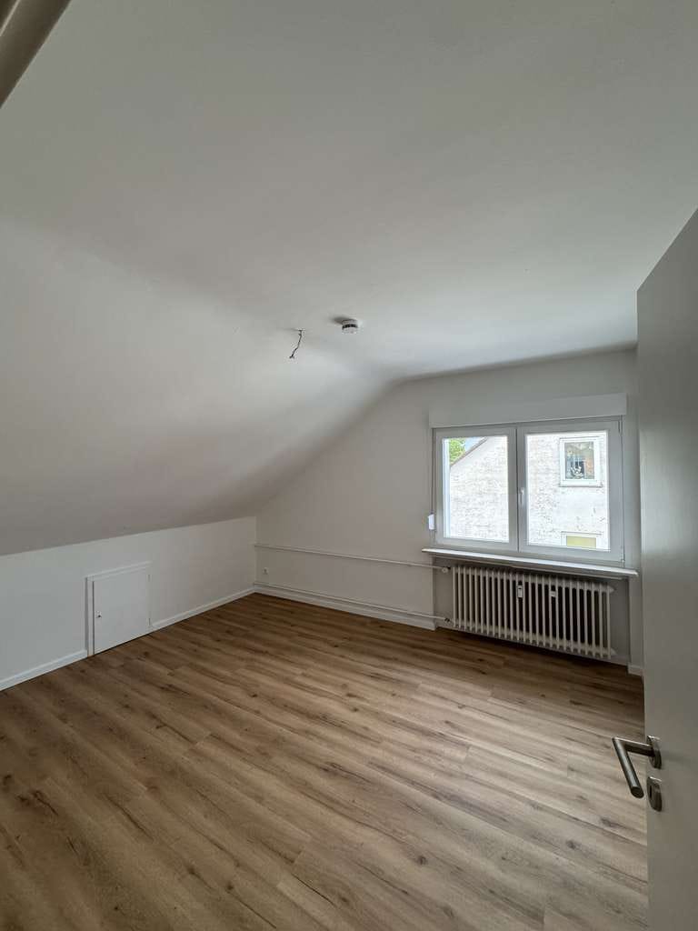 Immobilie in Walluf - Leerstehende & sanierte 3 ZKB-Wohnung in Walluf - Bild 1
