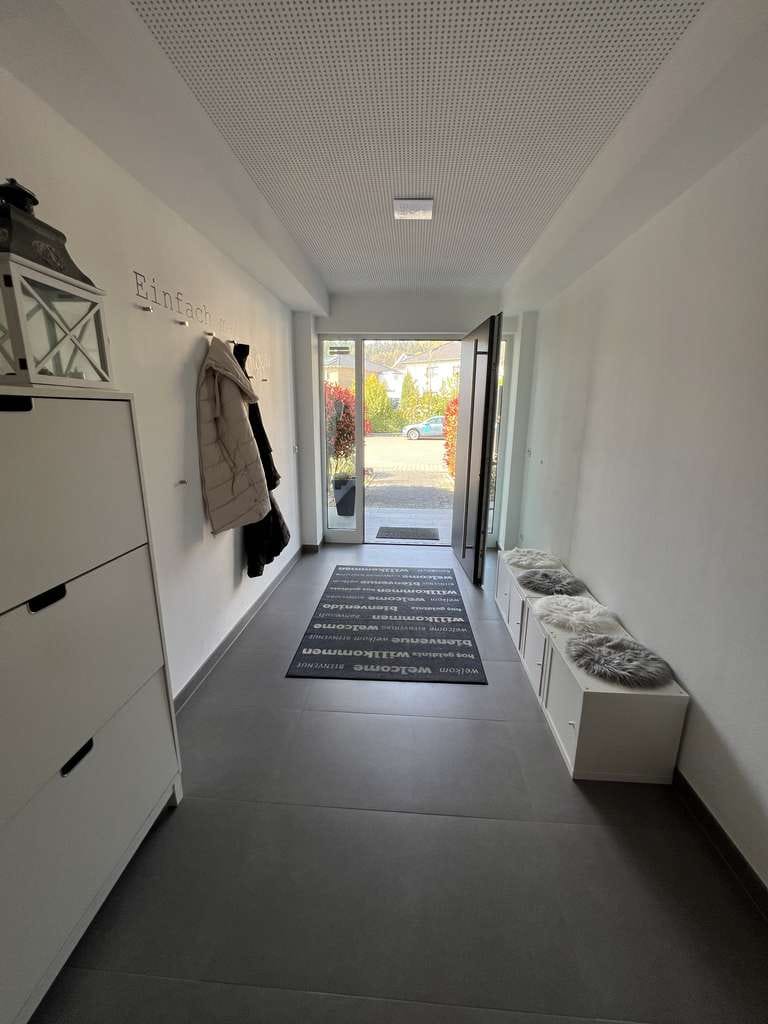 Immobilie in Nickenich - Zukunftssichere Doppelhaushälfte BJ 2012: Energieeffizient mit 2 TERRASSEN, GARTEN, Garage/Carport - Bild 3