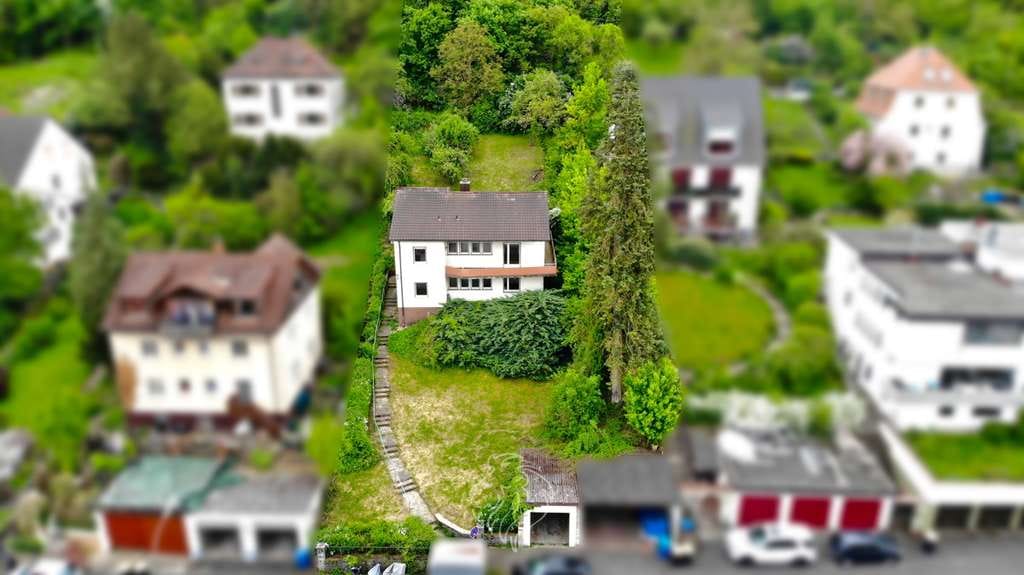 Immobilie in Höchberg - Platz für Ihre Familie und Ihre Ideen – Einfamilienhaus mit großem Garten - Bild 1