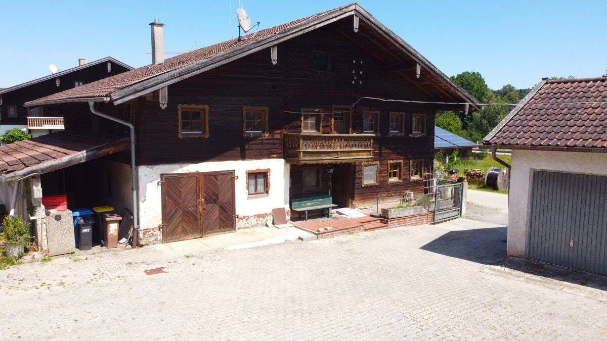 Immobilie in Pfarrkirchen - Gelegenheit! Historischer Dreiseithof in idyllischer Weilerlage am Stadtrand von Pfarrkirchen - Bild 4