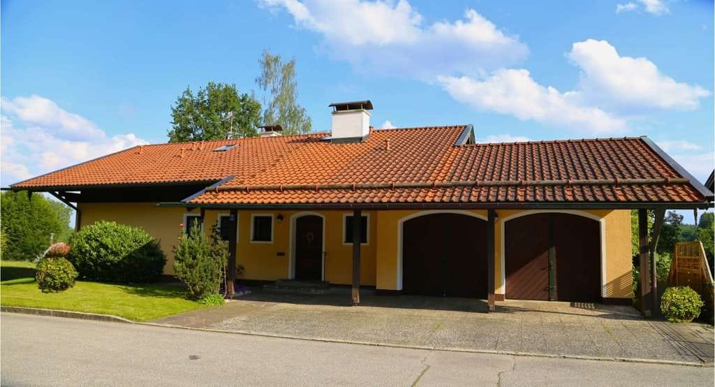Immobilie in Seeon-Seebruck - Seeon-Roitham:  Charaktervolles  Landhaus  unweit des Seeoner Sees - Bild 0