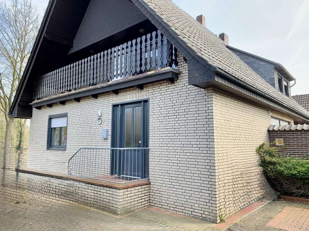 Immobilie in Ahaus - Pures Wohnglück! 2 Familienhaus mit traumhaften Garten und Garagen - Bild 1