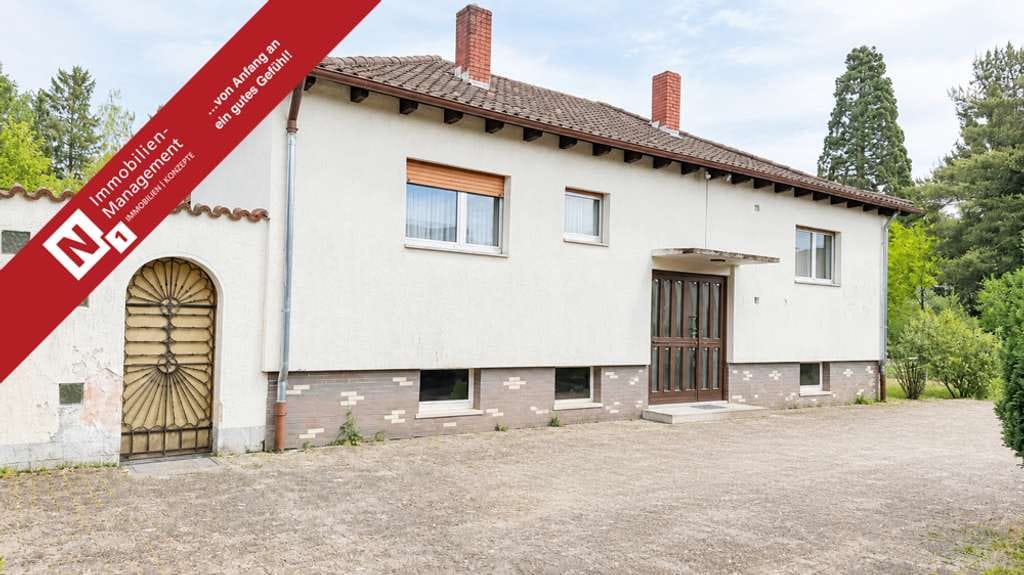 Immobilie in Hefersweiler - Renovierungsbedürftiges Einfamilienhaus auf einem über 5000 m² großen Grundstück - Bild 0