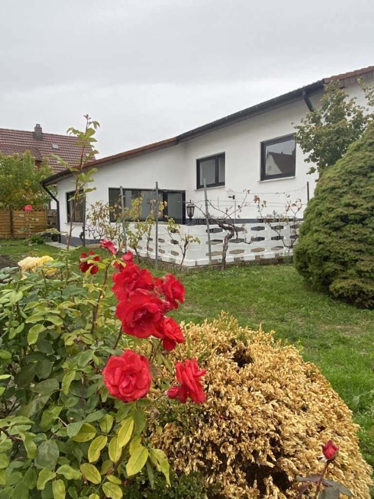 Immobilie in Weisenheim am Sand - Einfamilienhaus mit Garage / Garten Werkstatt und Innenhof - Bild 2