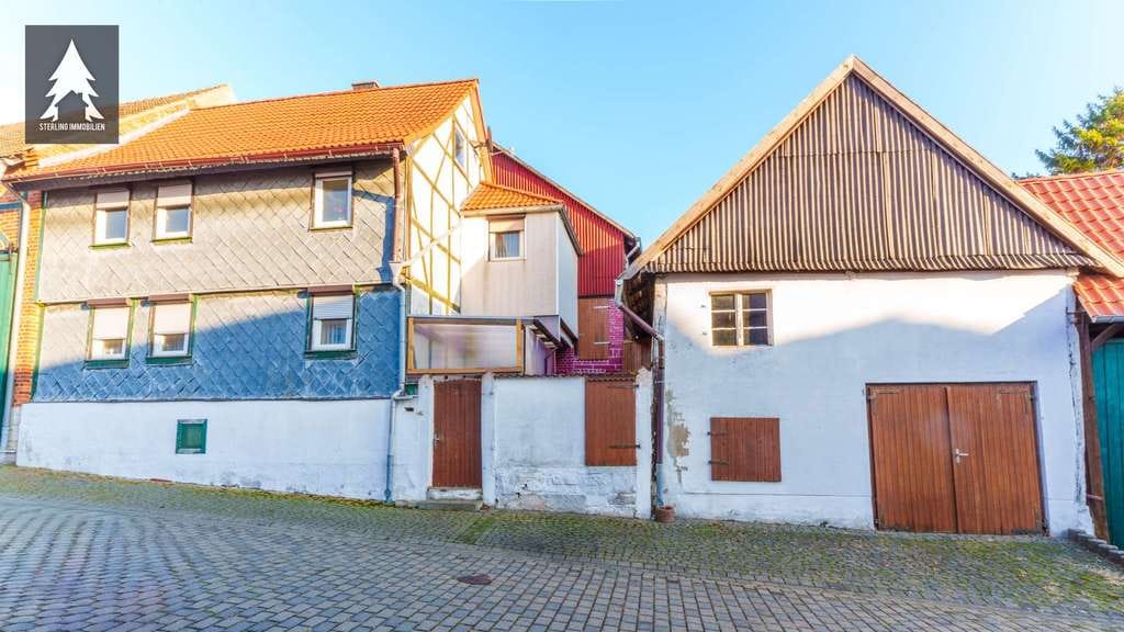 Immobilie in Halberstadt - Eingekuschelt im Dorf: Haus mit Scheune, Garage und Hofgefühl - Bild 0