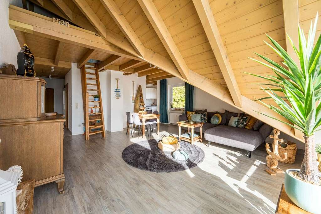 Immobilie in Laufenburg (Baden) - Klein anfangen, Groß wohnen - Charmante Dachgeschosswohnung mit Balkon & zwei Stellplätzen - Bild 1