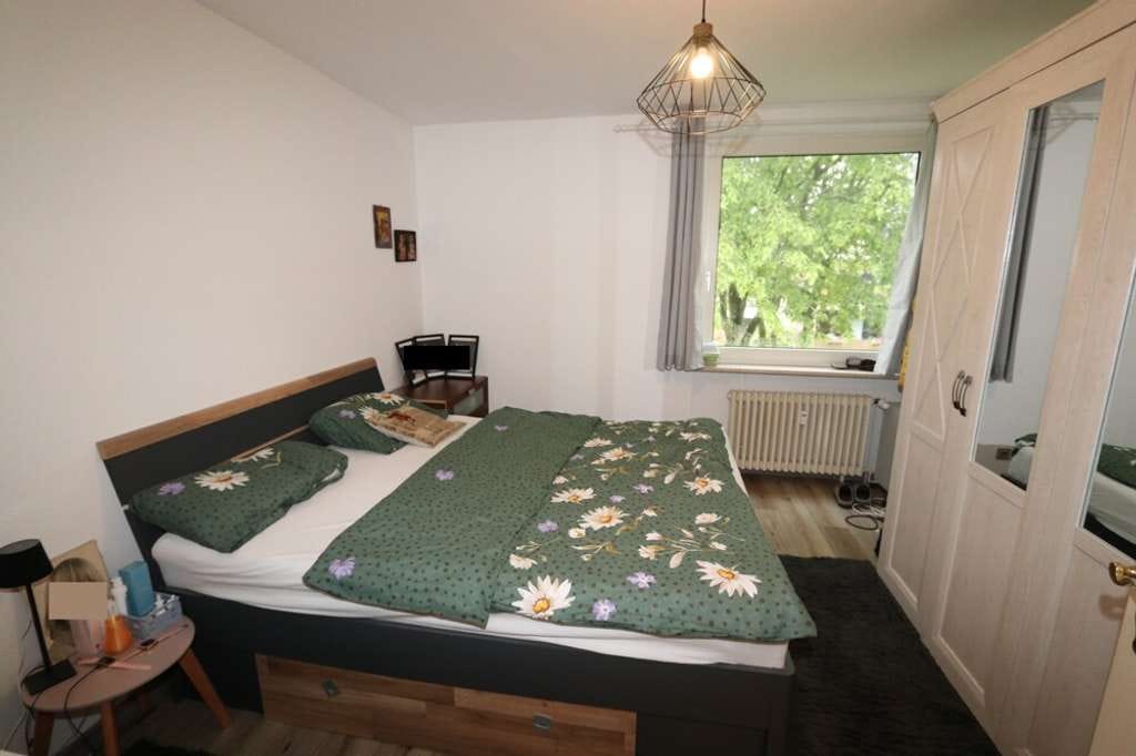 Immobilie in Kaarst - + Kaarst-Ost + 3-Zimmer-Wohnung + 1. OG + ca. 79 m² Wohnfläche + Vermietet + - Bild 2