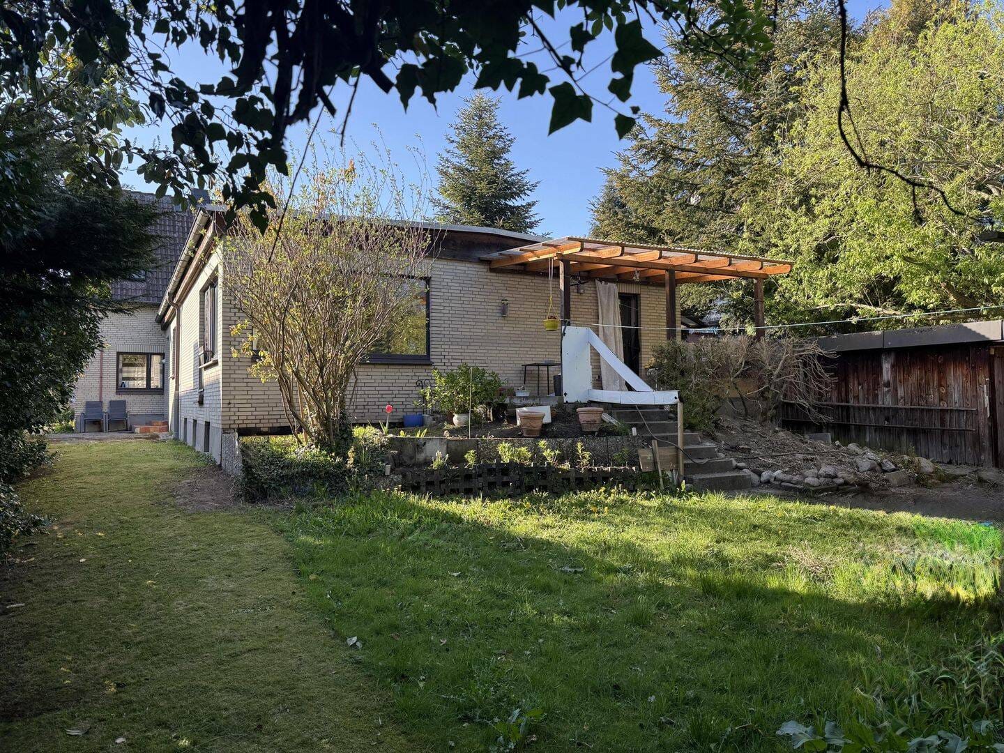 Immobilie in Bargteheide - Kapitalanlage mit Zukunft - Mehrfamilienhaus mit 3 Wohneinheiten in Bargteheide - Bild 1