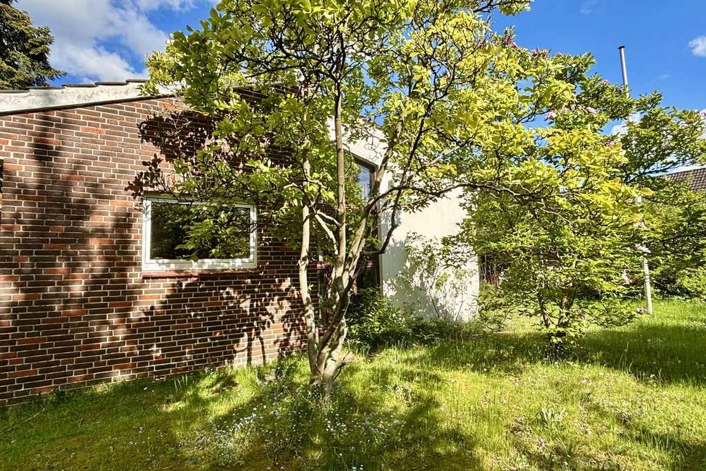 Immobilie in Lübeck - Handwerker aufgepasst! großzügiger Bungalow in Sankt Jürgen - Bild 1
