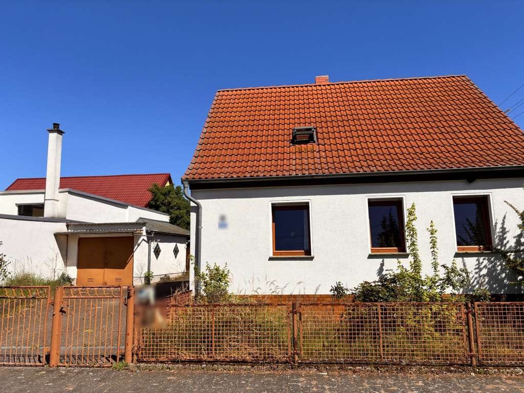Immobilie in Coswig (Anhalt) - Haus mit Potenzial in Handwerkerhände abzugeben in Coswig, Ortsteil Hundeluft - Bild 0