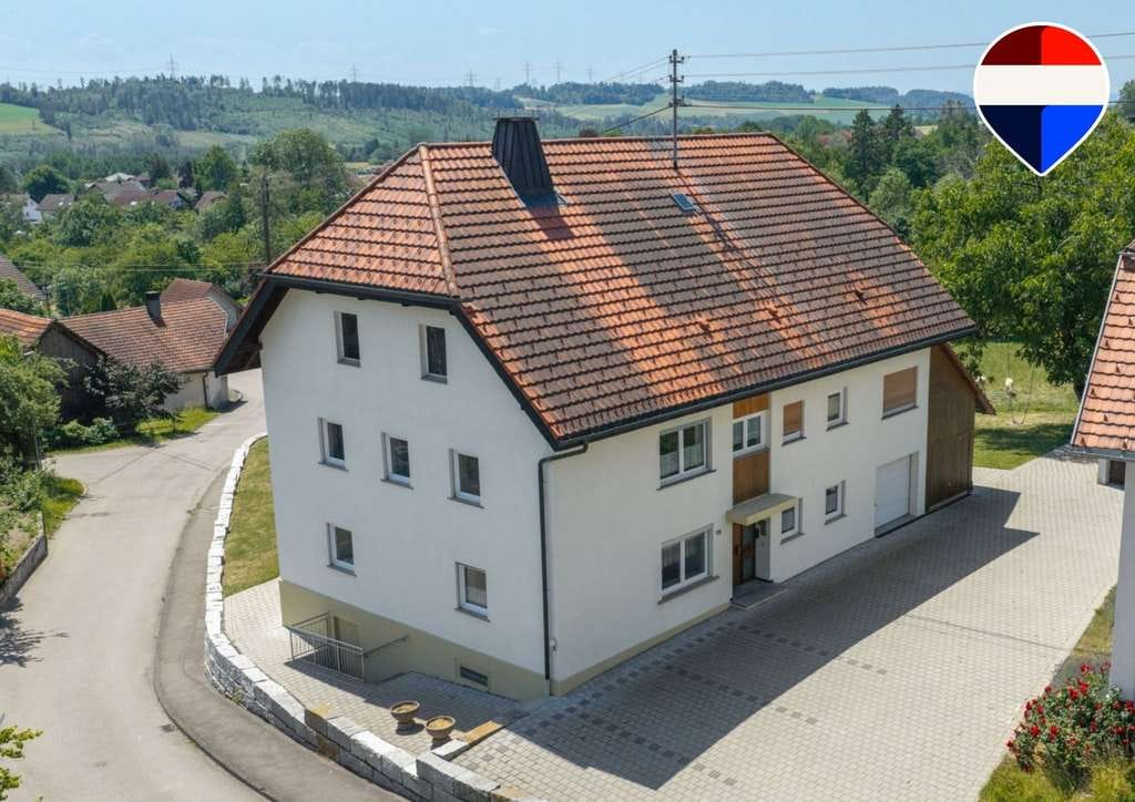 Immobilie in Ühlingen-Birkendorf - Kapitalanlage mit Entwicklungspotenzial-
Mehrfamilienhaus mit drei Wohneinheiten 
in Ühlingen - Bild 0