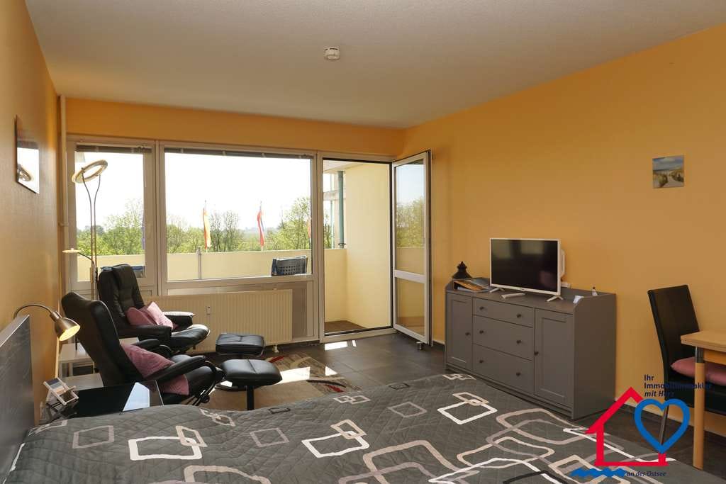 Immobilie in Schönberg (Holstein) - Modernisiertes Ostsee-Apartment mit Ost-Balkon & Aufzug in Strandnähe - Bild 2