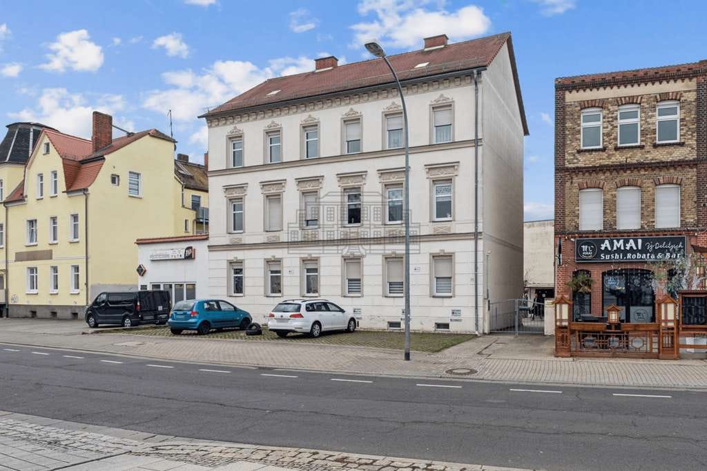 Immobilie in Delitzsch - Mehrfamilienhaus in Delitzsch: Sichere Einnahmen & spannende Ausbaureserven - Bild 1