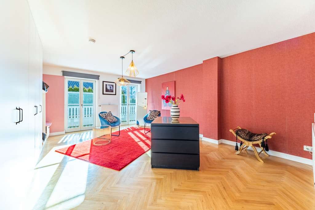Immobilie in Oberhaching - Großzügies Einfamilienhaus mit Indoorpool & Fitness in guter Wohnlage Oberhaching - Bild 4