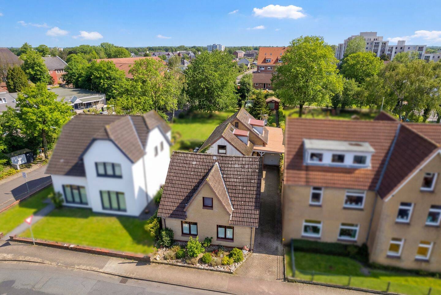 Immobilie in Harrislee - Zentral in Harrislee: Ca. 300 m² Wohn- und Nutzfläche - flexibel nutzbares Immobilienensemble - Bild 0