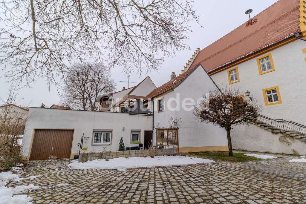 Immobilie in Viereth-Trunstadt - Einfamilienhaus in besonderer Kulisse - wohnen direkt neben dem Schloss in Trunstadt - Bild 0