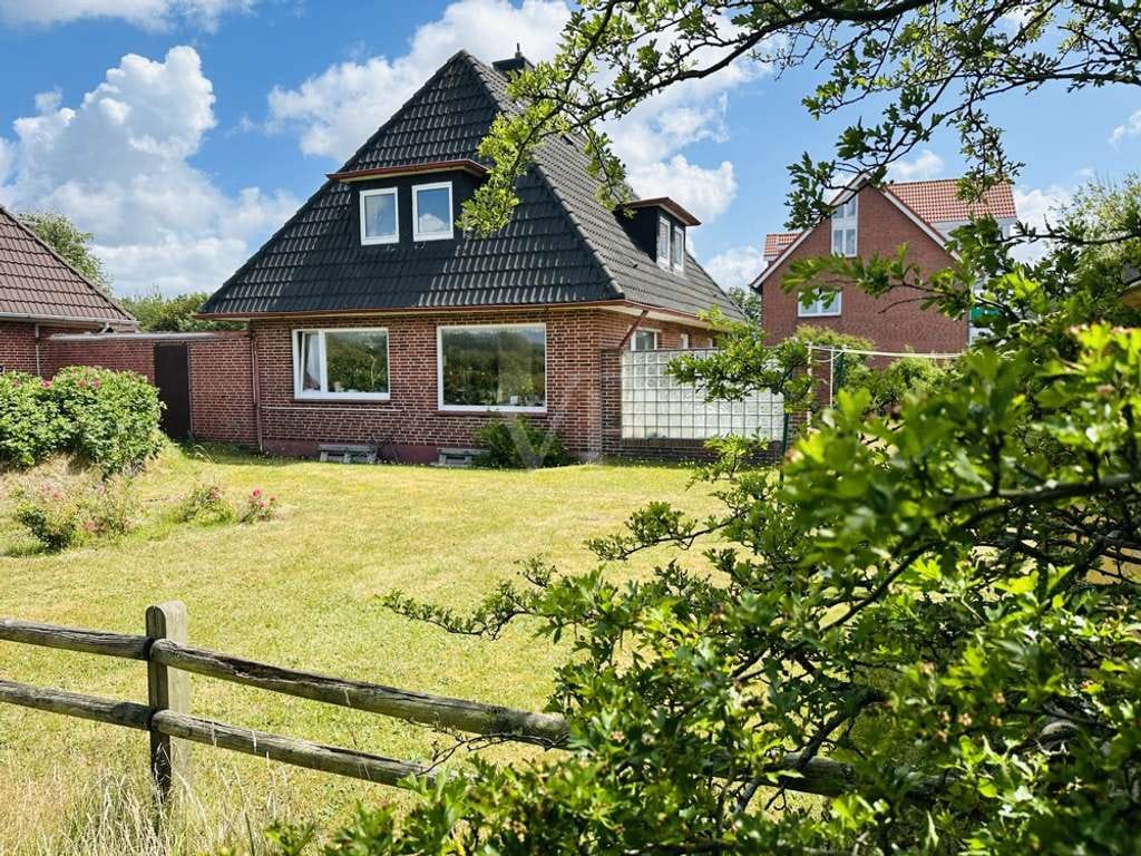 Immobilie in Wenningstedt-Braderup (Sylt) - Einzelhaus und Doppelhaus mit Heideblick - Bild 1