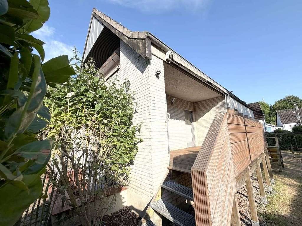Immobilie in Glücksburg - Freistehendes Einfamilienhaus mit Balkon-Loggia und viel Nutzfläche in begehrter Lage von Glücksburg - Bild 2