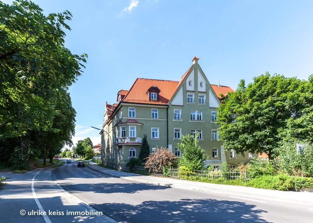 Immobilie in Kaufbeuren - Lebenslustige Wohnung in kernsaniertem Baudenkmal! Balkon! Toller Grundriss! Vermietet! - Bild 2