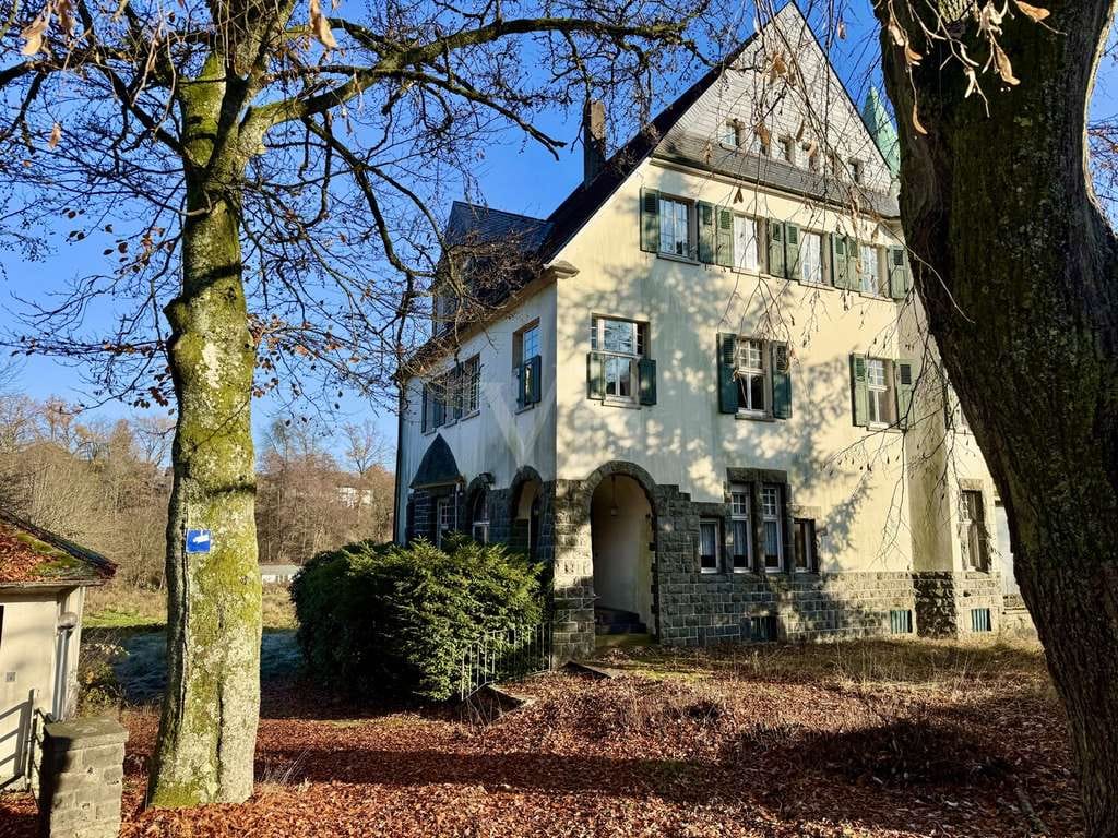 Immobilie in Wiehl - Traumhafte Jugendstilvilla mit Bauland in Wiehl - Bild 2