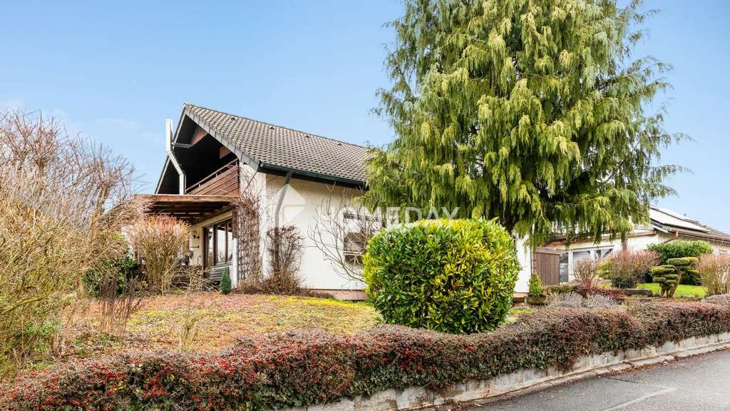Immobilie in Gundelsheim - Ein Zuhause mit Garten, Garage und Charakter für Ihre Zukunft in gewachsener Lage von Gundelsheim - Bild 2