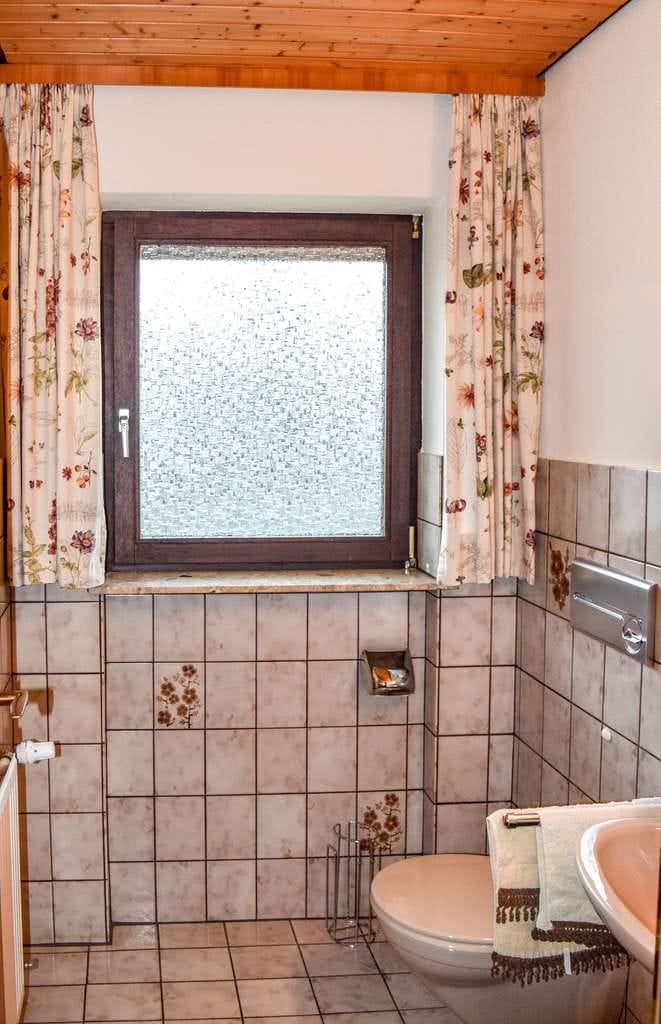 Immobilie in Bad Camberg - Gepflegtes Mehrfamilienhaus mit drei Wohneinheiten in zentraler Lage von Bad Camberg - Bild 3