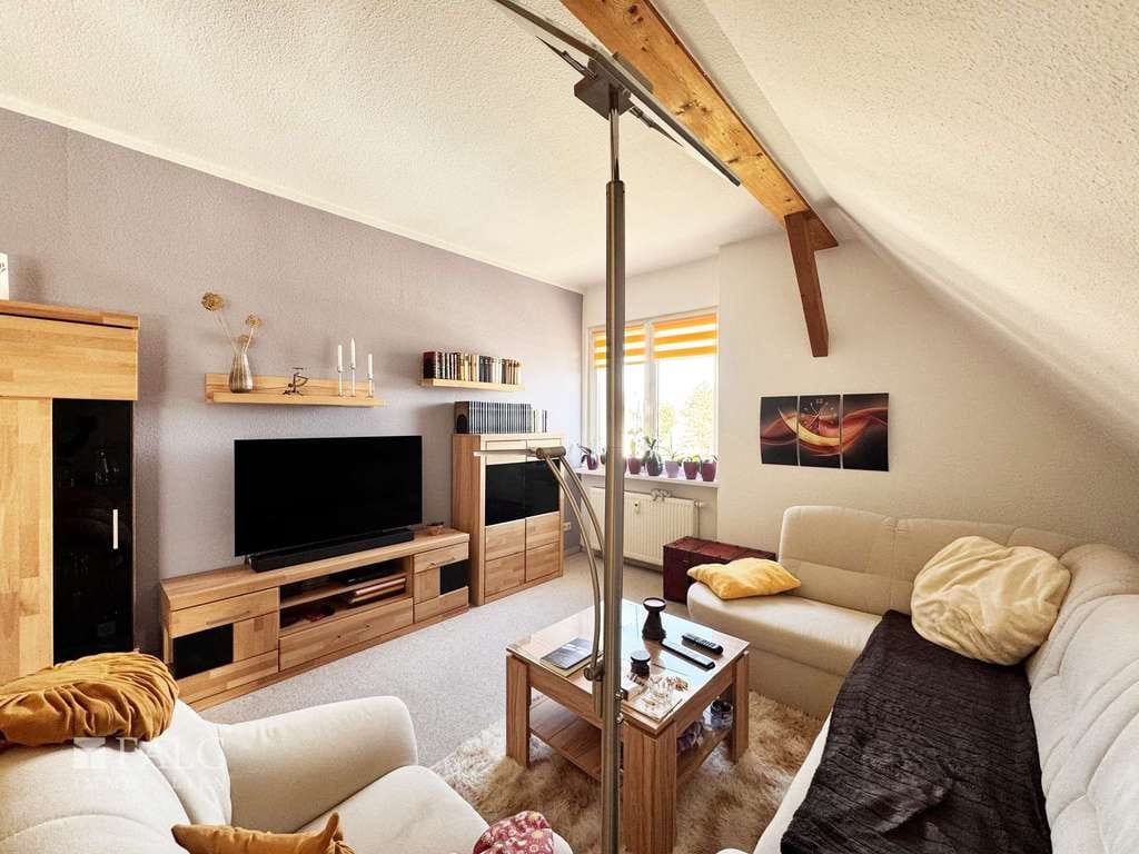 Immobilie in Hermsdorf - Extravagante Wohnung mit exklusivem Bad und Balkon sowie privatem Stellplatz und Einbauküche - Bild 4