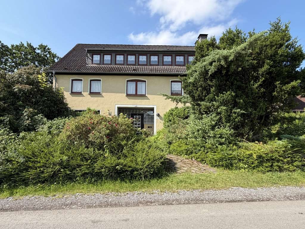 Immobilie in Extertal - Großzügiges Zweifamilienhaus mit Ausbaureserve und vielseitigen Nutzungsmöglichkeiten in Extertal! - Bild 3