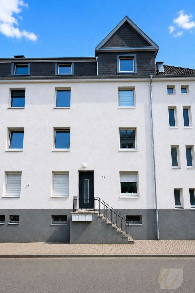 Immobilie in Remscheid - Modernisierte 5-Zimmer-Eigentumswohnung über 2 Ebenen – ca. 129 m² Wohnkomfort - Bild 0