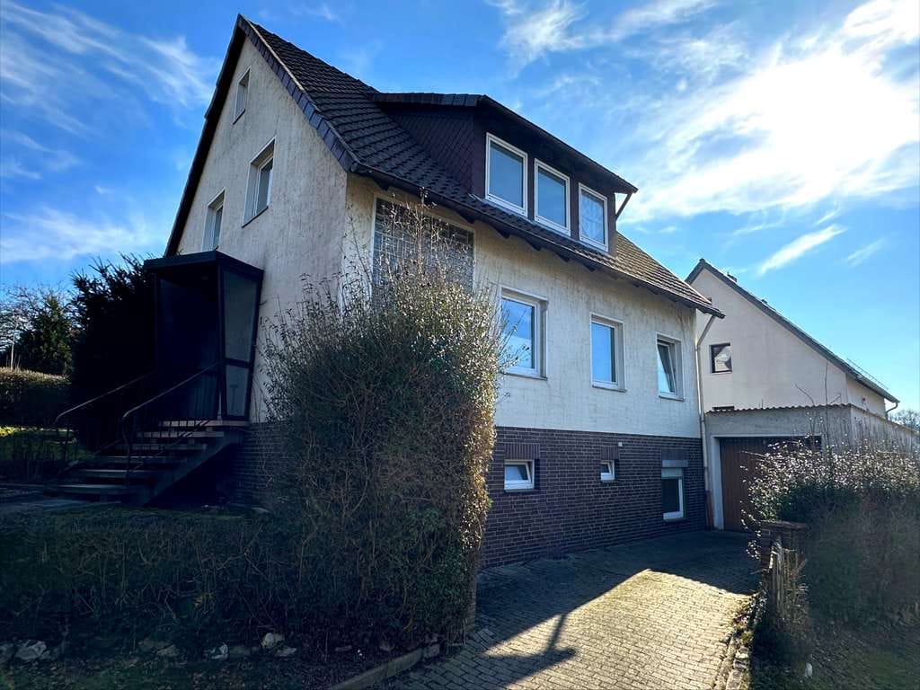 Immobilie in Giesen - Einfamilienhaus mit Einliegerwohnung  in guter Wohnlage in Giesen zu verkaufen - Bild 0