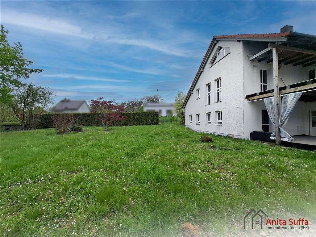 Immobilie in Lonnerstadt - Großzügiges Zweifamilienhaus mit Maisonettewohnung und weitläufigem Garten - Bild 3