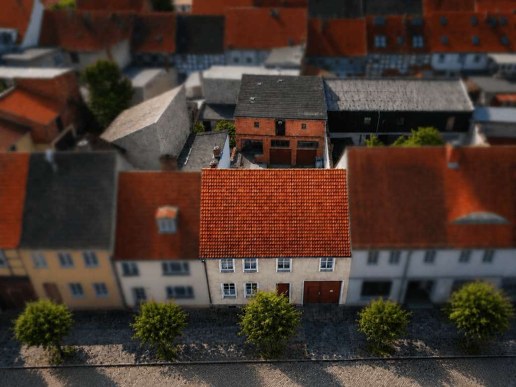 Immobilie in Kyritz - KENSINGTON Exklusiv – Zwei Wohneinheiten, Scheune und über 100 Jahre Geschichte - Bild 2