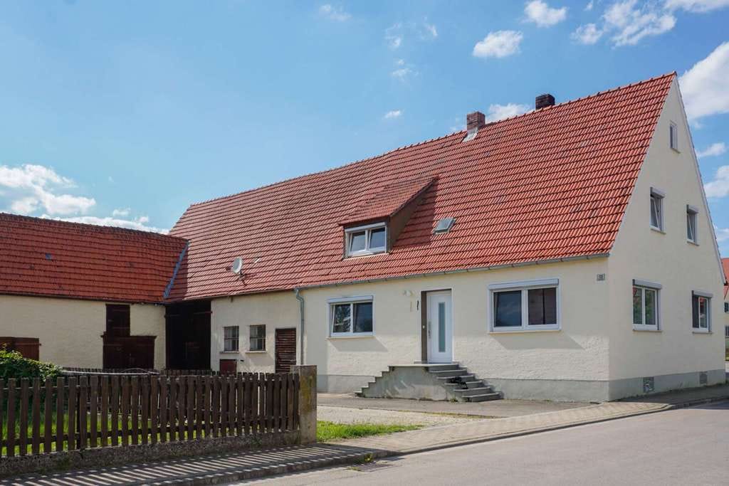 Immobilie in Möttingen - EFH mit Hof, Baupotenzial & Platz für Selbstversorgung - Bild 0