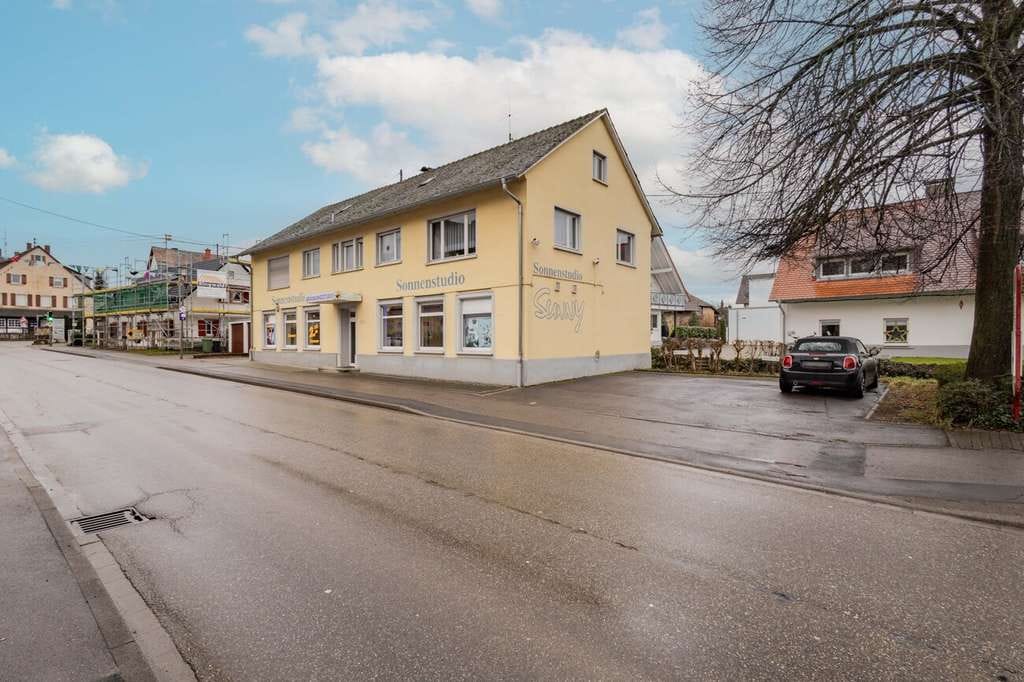 Immobilie in Denzlingen - BRUMANI | Sanierungsobjekt mit Umnutzungsoption und Ausbaumöglichkeit im Herzen Denzlingens - Bild 1