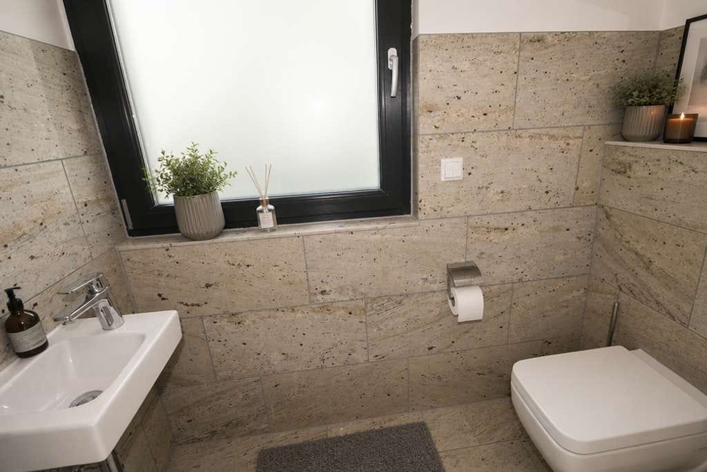 Immobilie in Adelsried - Erstbezug nach Kernsanierung! Exklusives Einfamilienhaus  mit Einliegerwohnung in Adelsried - Bild 3