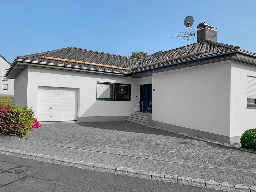 Immobilie in Hermeskeil - Bungalow mit architektonischer Klarheit in Bestlage von Hermeskeil - Bild 1