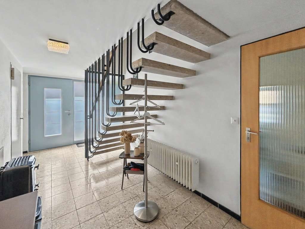 Immobilie in Ilsfeld - Freistehendes Wohnhaus mit zwei Wohneinheiten und Süd-Garten in Weinberglage in Ilsfeld-Schozach - Bild 2