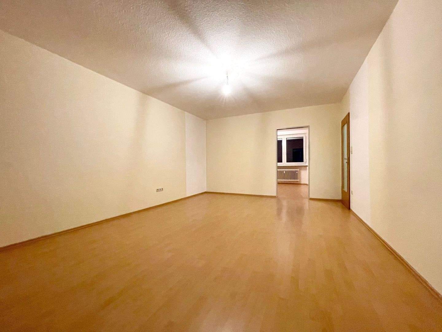 Immobilie in Dietersheim - Ohne Provision & sofort bezugsfähig! Schöne 4-Zimmer-Wohnung mit nettem Südwestbalkon & ca. 86,6 qm im 1.Stock - Bild 1