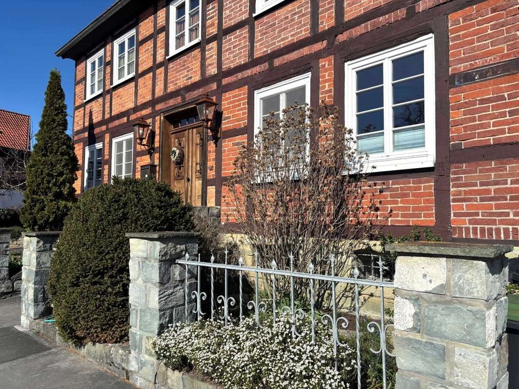 Immobilie in Bad Sassendorf - Lust auf Schöner Wohnen?
Stilvolle Wohnung im EG mit historischem Charme in Bad Sassendorf-Lohne! - Bild 1