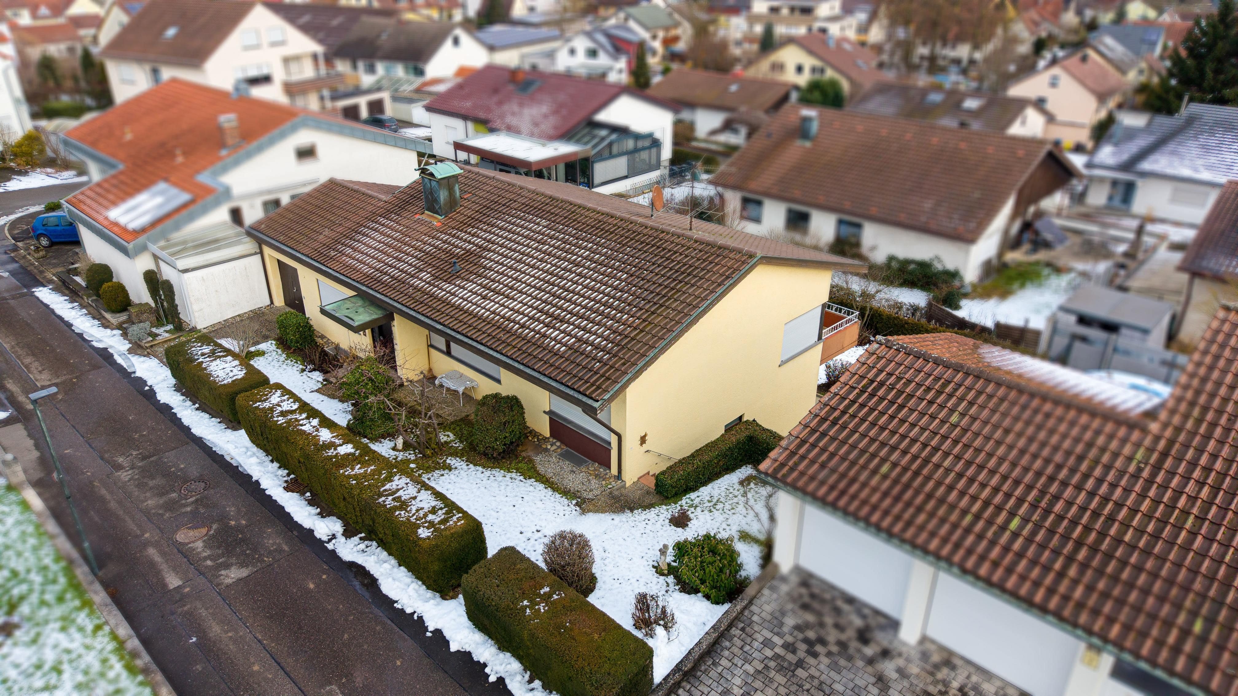 Immobilie in Untereisesheim - Großzügiges Wohnen auf einer Ebene - mit Garten und Einliegerwohnung - Bild 1