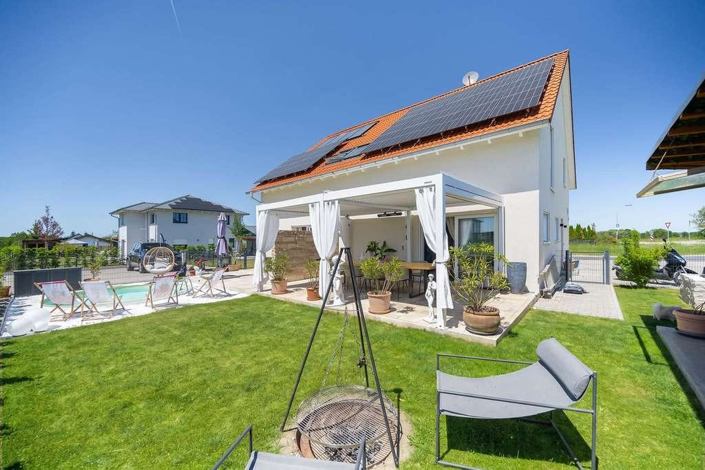 Immobilie in Bockhorn - Exklusive Wohnlösung mit zwei Einheiten, moderner Technik und außergewöhnlichem Lifestyle - Bild 0