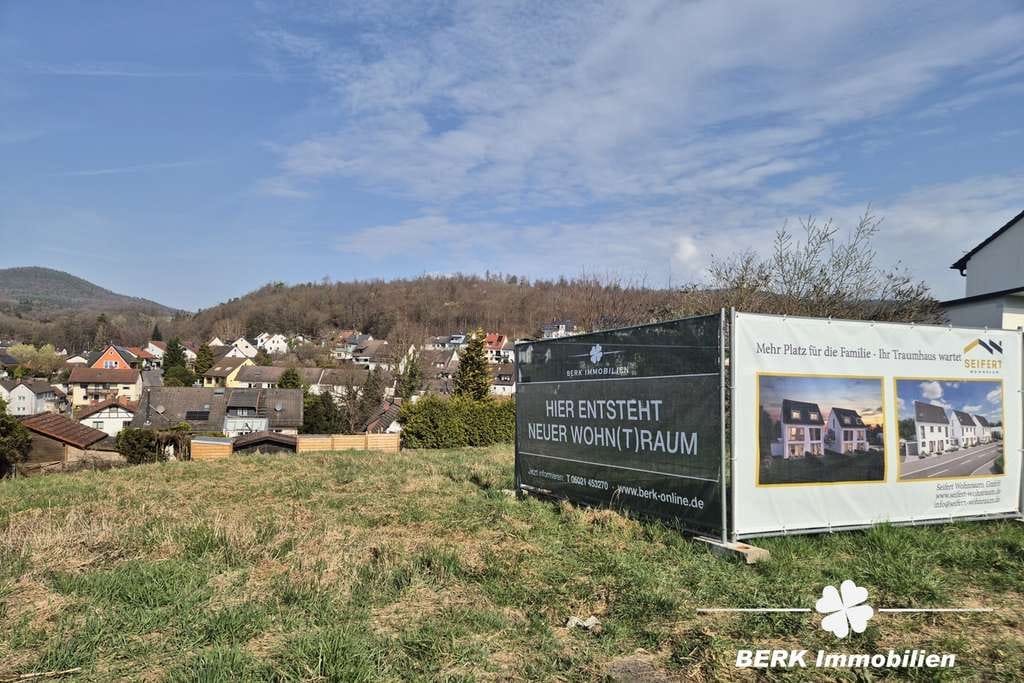 Immobilie in Sailauf - BERK Immobilien - moderne Neubau-Doppelhaushälfte in Sailauf. Ideal für Familien, mit förderfähigem  - Bild 0