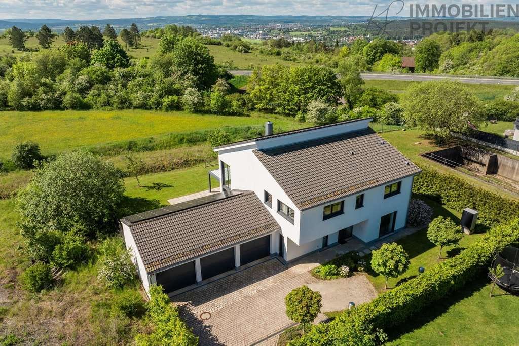 Immobilie in Bindlach - Moderne Architektur in privilegierter Naturlage – Designanwesen mit hochwertigem Interior-Konzept - Bild 2