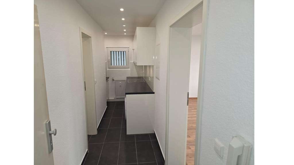 Immobilie in Karlsruhe - Saniert & Frei: Sep. Küche m. Fenster! Mühlburg | EBK | Fernwärme | 0% Prov. | Keller+Speicher - Bild 4