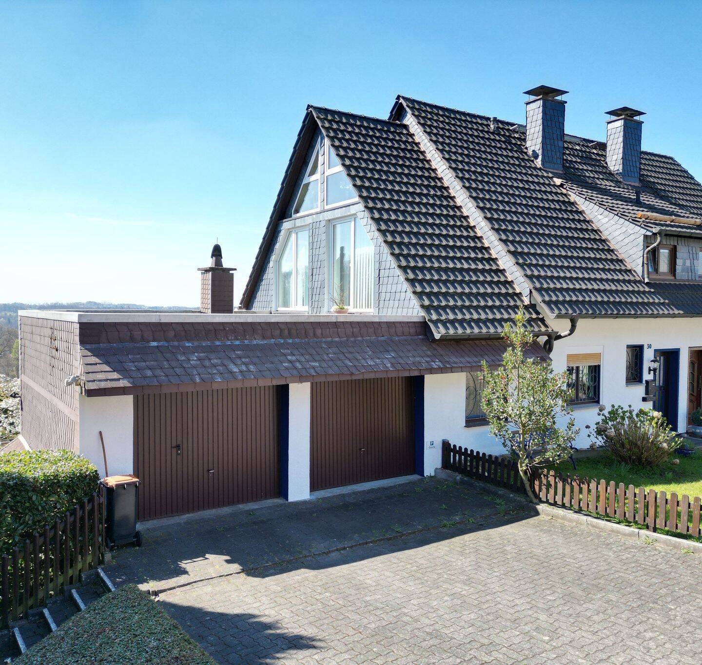 Immobilie in Reichshof - Exklusives Ein- bzw. Zweifamilienhaus in Traumlage von Reichshof-Eckenhagen - Bild 1
