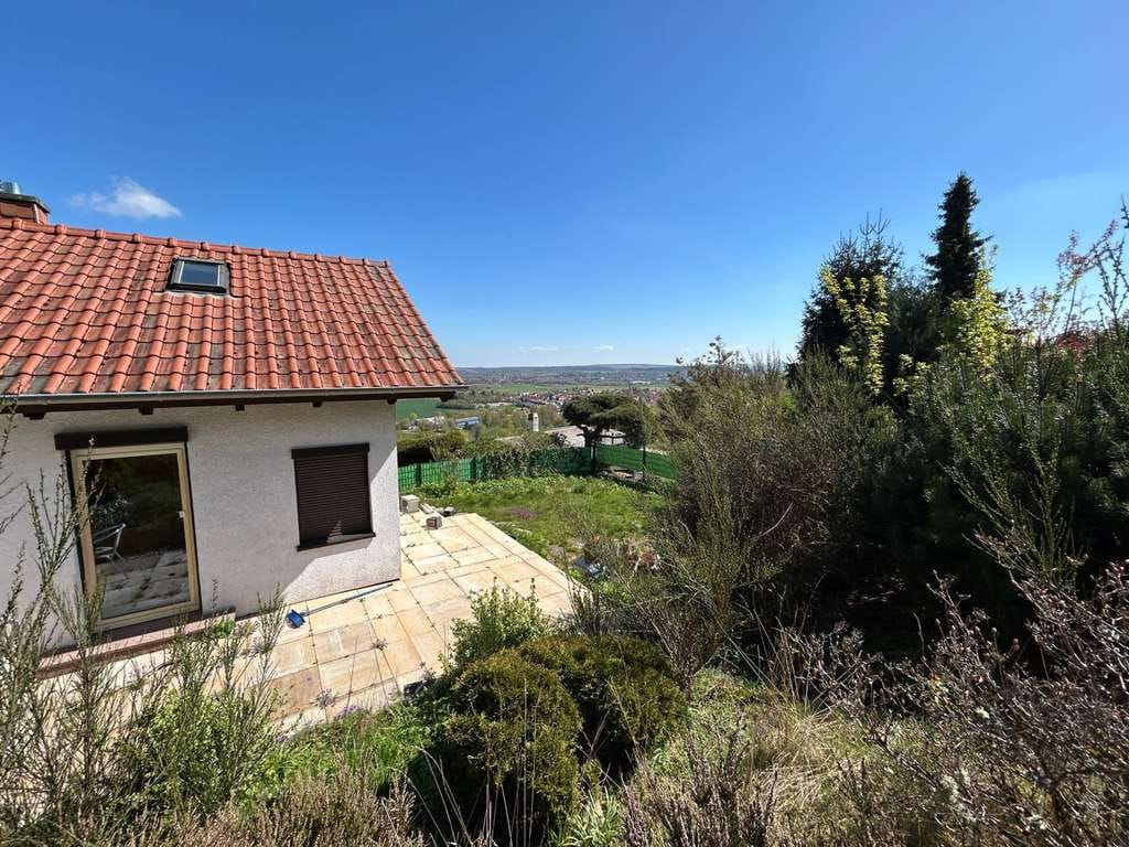 Immobilie in Georgenthal - Gartenidylle mit Panoramablick – charmantes Holzhaus in Randlage am Oberen Hambach in Georgenthal - Bild 1