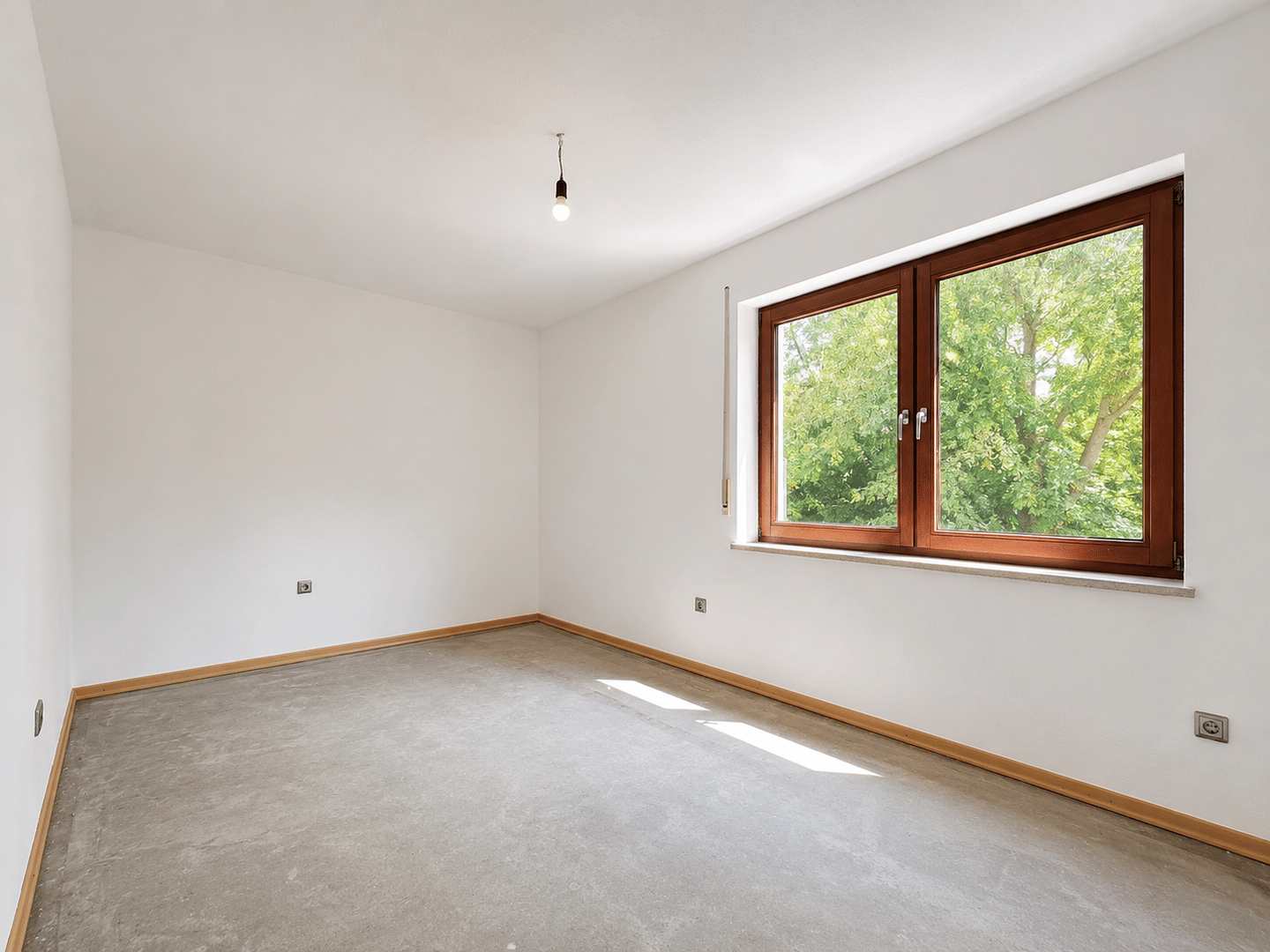 Immobilie in Zirndorf - Urbanes Wohnen mit Blick ins Grüne: Helle 3- bis 5-Zi.-Whg. mit  Süd-West-Balkon und 2 Garagen - Bild 5