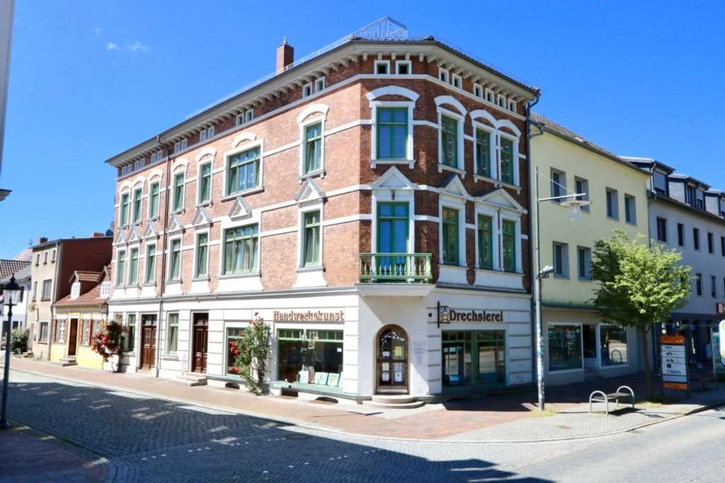Immobilie in Ribnitz-Damgarten - Historisches Wohn- u. Geschäftshaus mit ca. 580m² Ntzfl. u. vielseitigen Nutzungsmöglichkeiten in Ri - Bild 1
