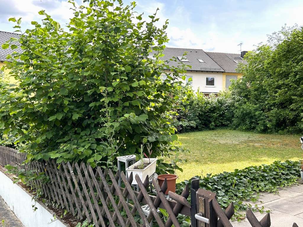 Immobilie in Würzburg - Oberdürrbach/Würzburg - geräumiges Einfamilienhaus mit Einliegerwohnung und großen Garten - Bild 1