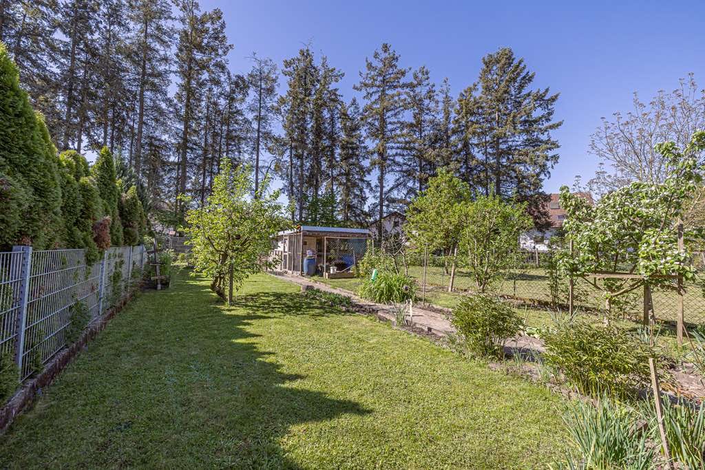 Immobilie in Bretten - Viel Platz für Familie, Hobby & Freizeit - Gepflegtes Zweifamilienhaus auf tollem Grundstück - Bild 3